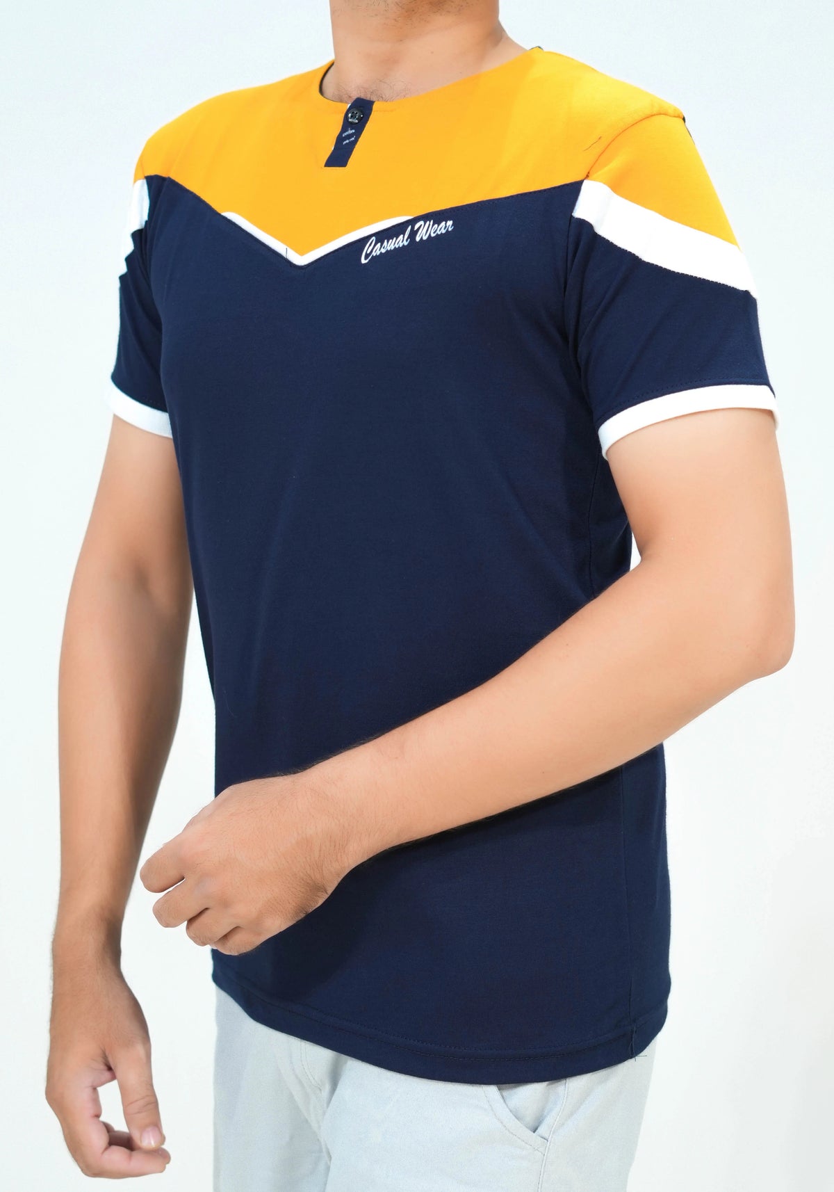 short sleever t shirt with round neck